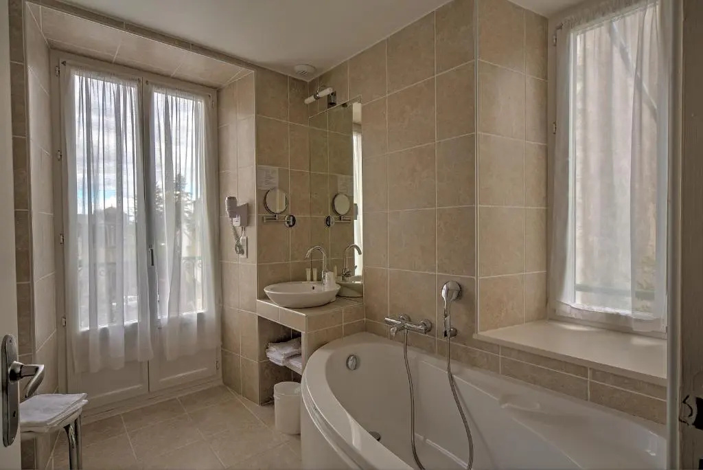 Standard Double room with balcony (full double bed)