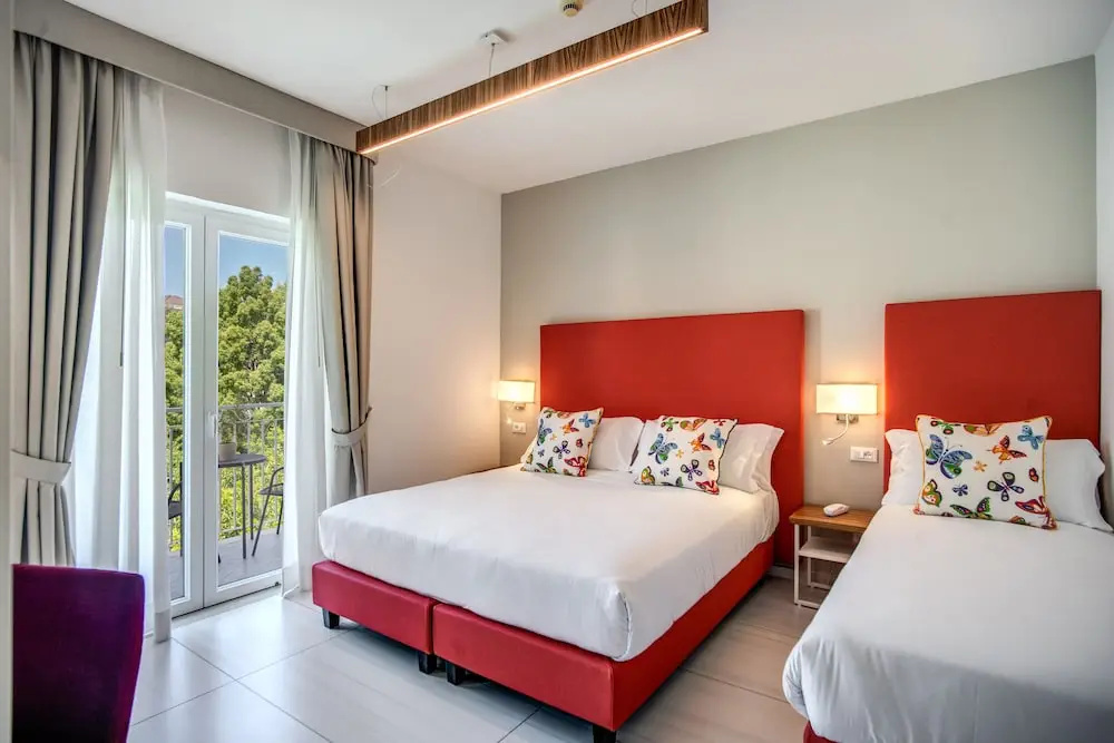 Standard Triple room with balcony