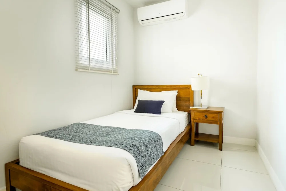 3 Bedrooms Cottage with balcony