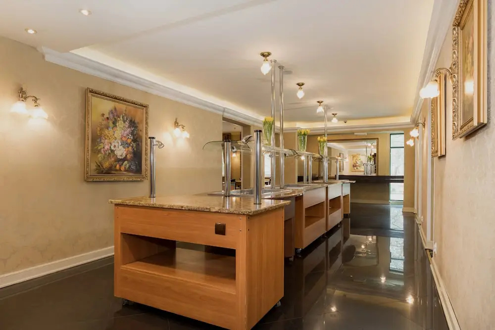 Lobby & Reception
