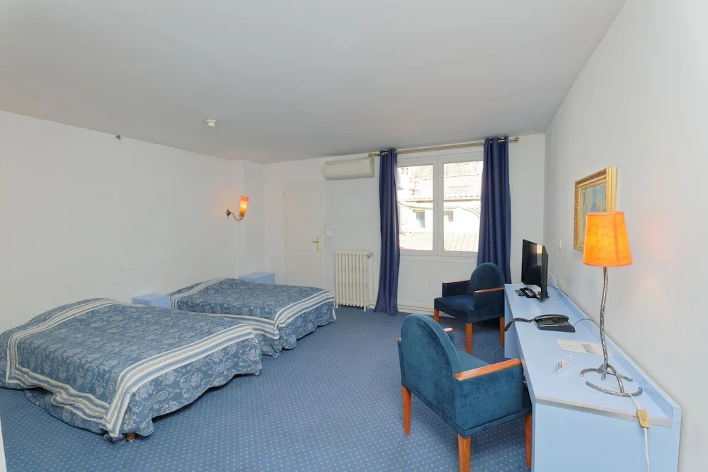 Standard Quadruple Family room (2 full double beds)