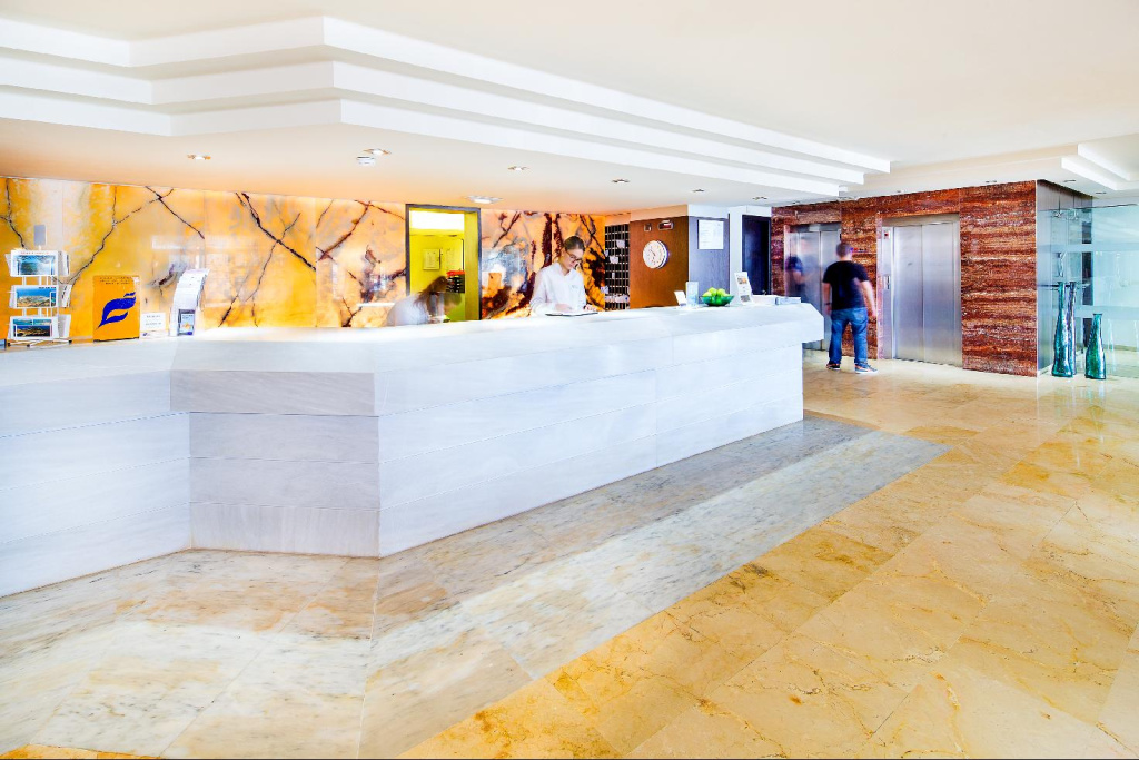 Lobby & Reception