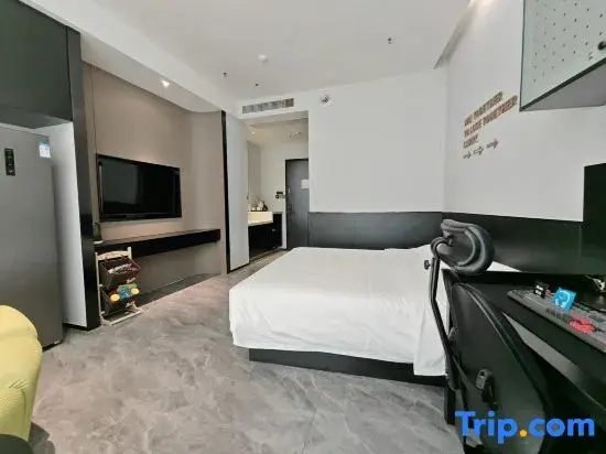 Standard Double room with water view (full double bed)
