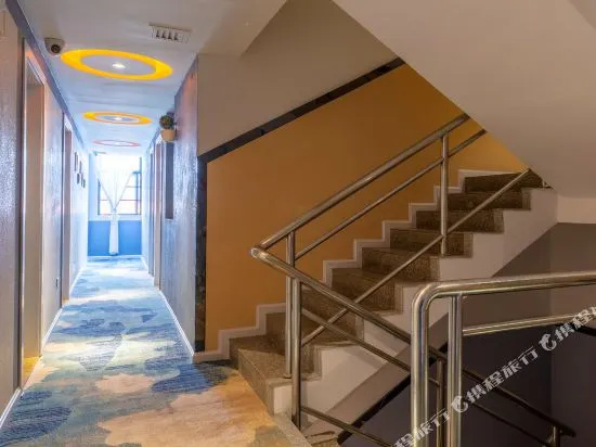 369 Colorful Hotel
