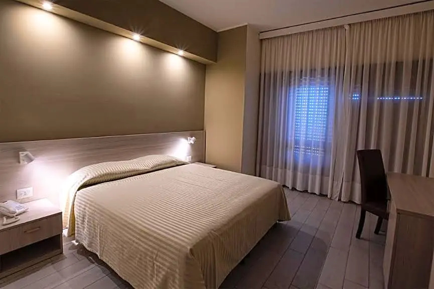 Standard Double room with sea view (full double bed)