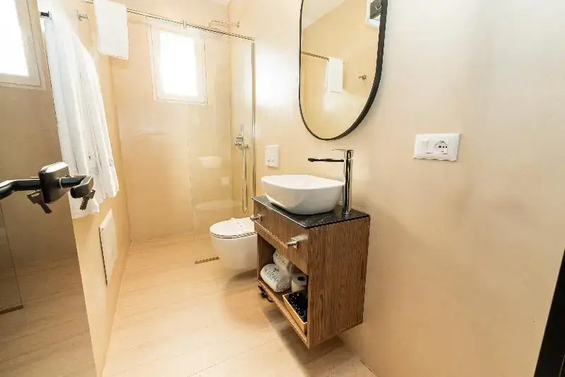 Standard Triple room with sea view