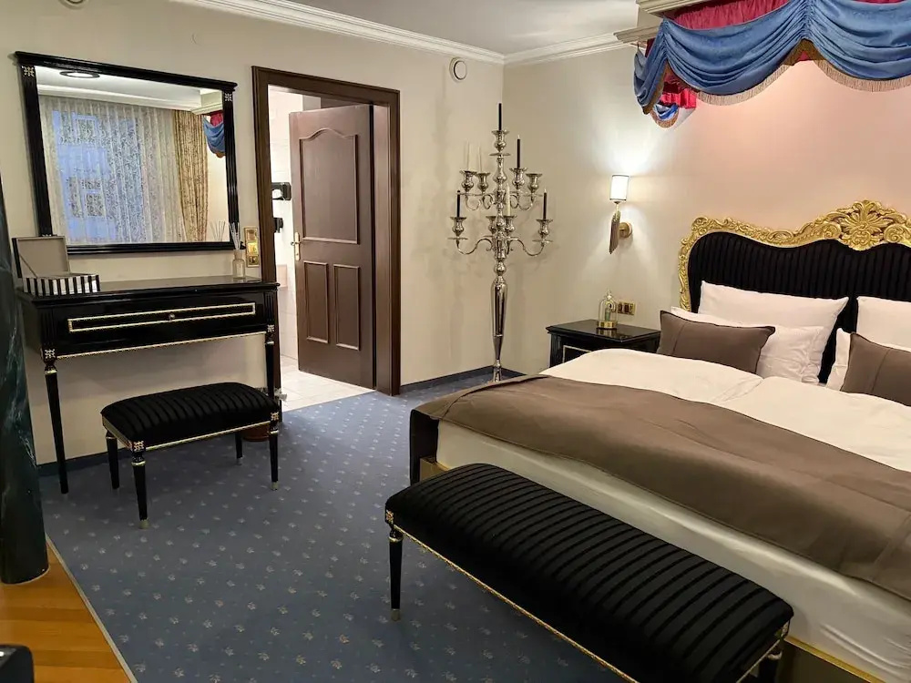 Deluxe Suite
