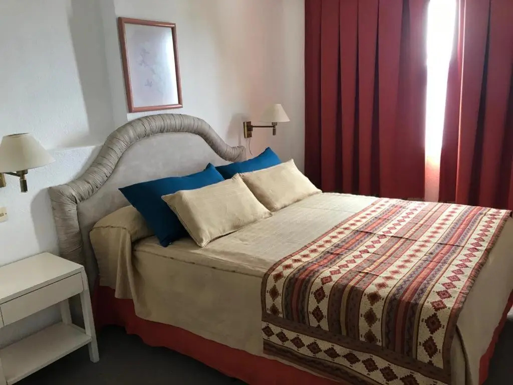 Standard Double room with lake view (full double bed)