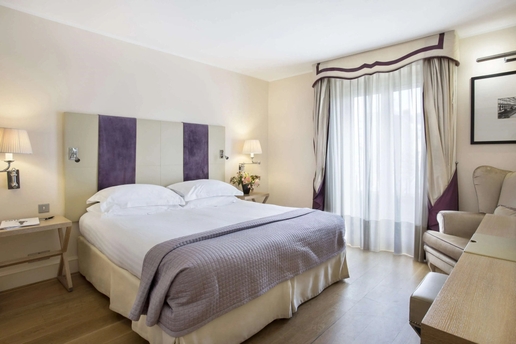Deluxe Double room (full double bed)
