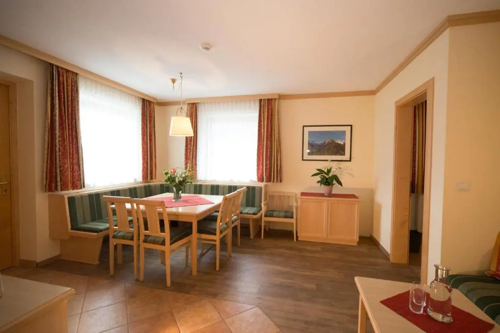 3 Bedrooms Apartment