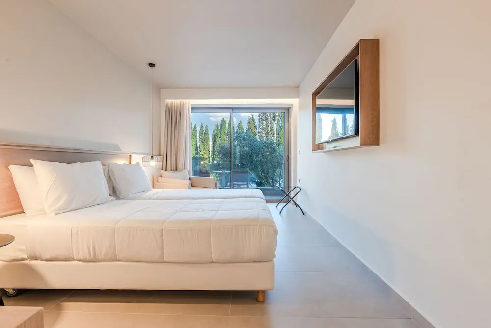 Premium Triple room with garden view