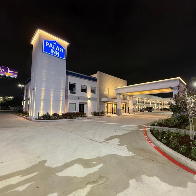 Palace Inn Blue 290 W 43rd & Bingle Rd