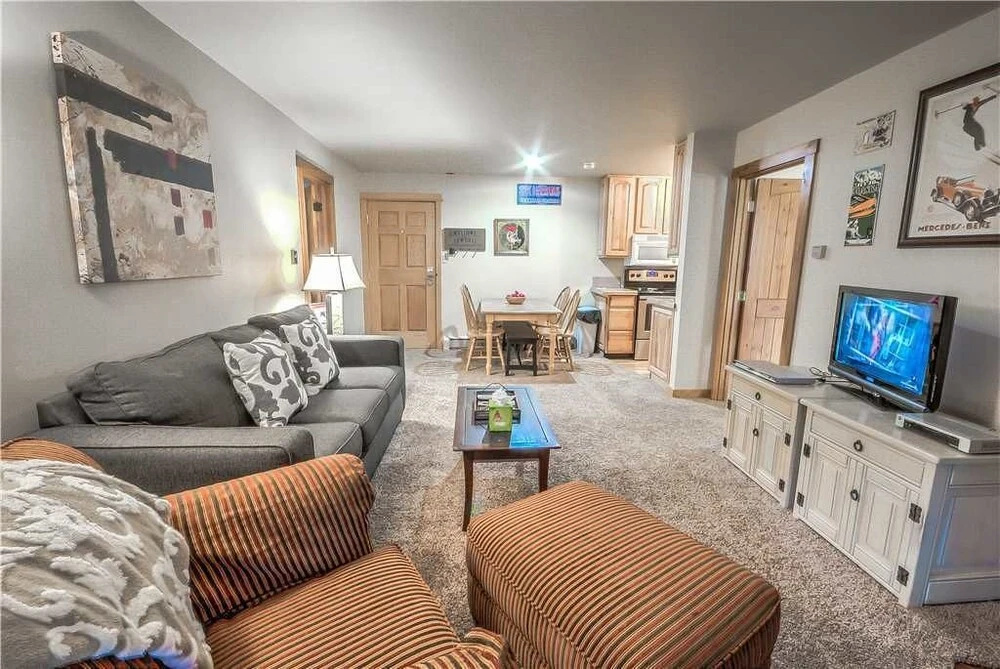 Ski Inn 234 — 3