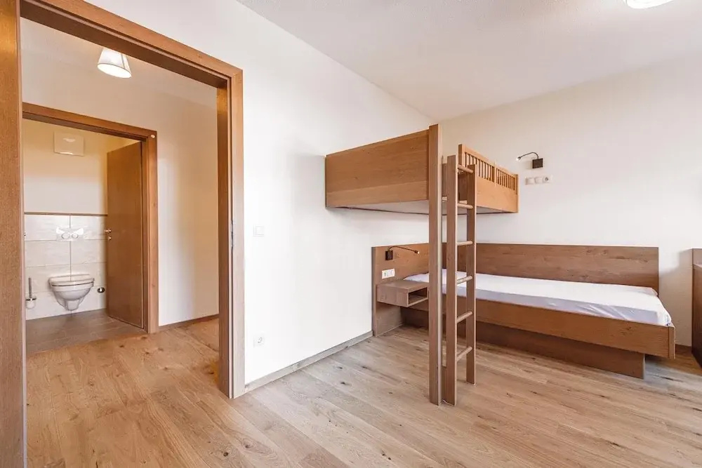 1 Bedroom Comfort Suite with balcony and with mountain view