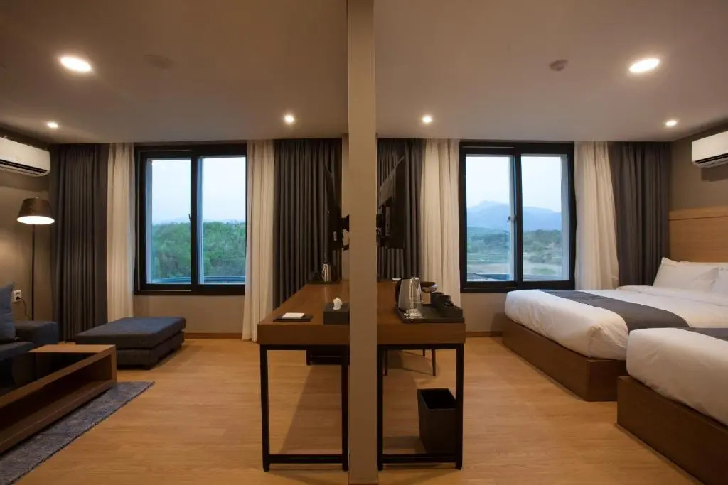 Suite with mountain view