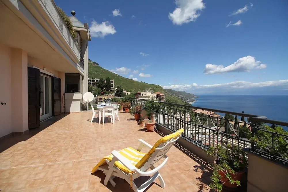 Fontana Vecchia Seaview Apartment