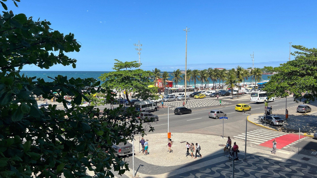 Estúdio Moderno com Vista Oceânica