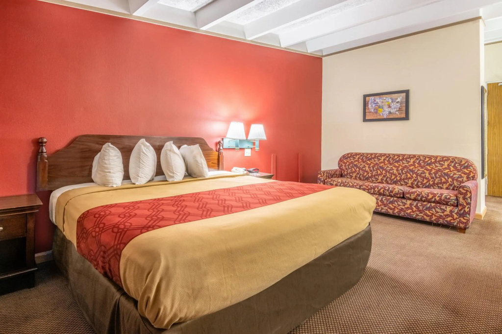 Perry Inn & Suites National Fairground I 75 — 5