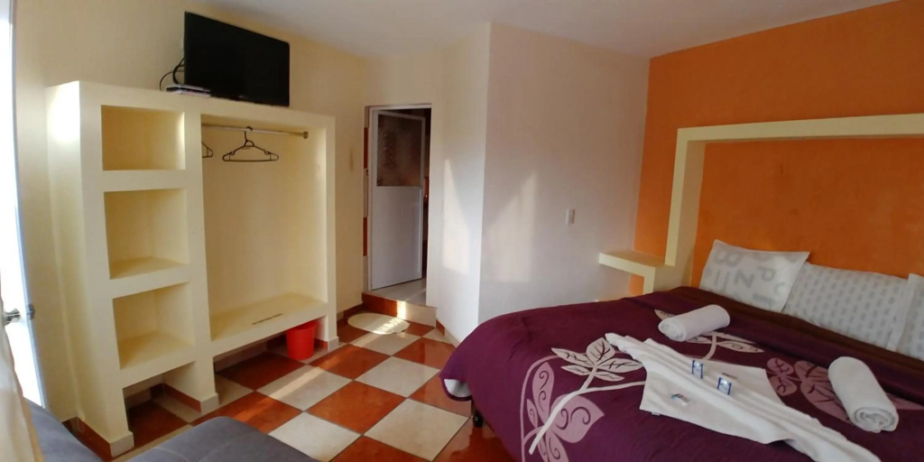 Hotel Roseville — 3