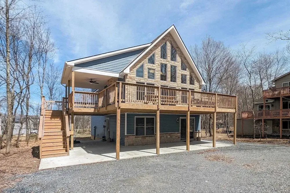 Bluejay Getaway by Avantstay Private Lake Cabin Hot Tub + Game Room Walk to Lake