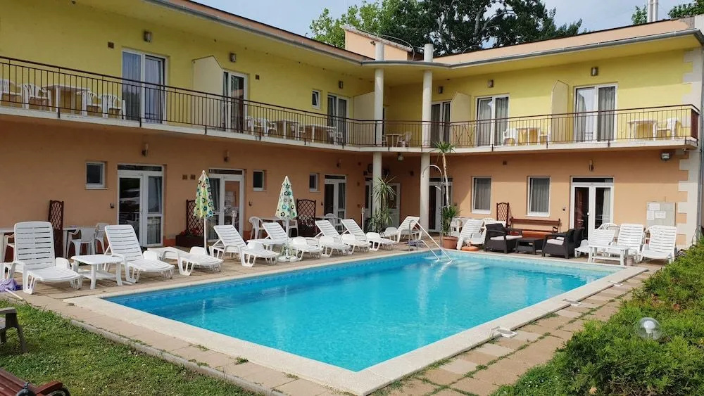 Beach Hotel - Général