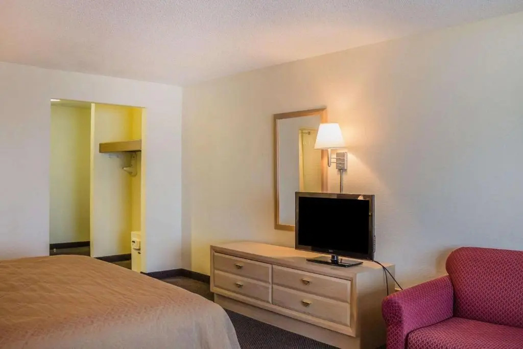 Standard room with lake view