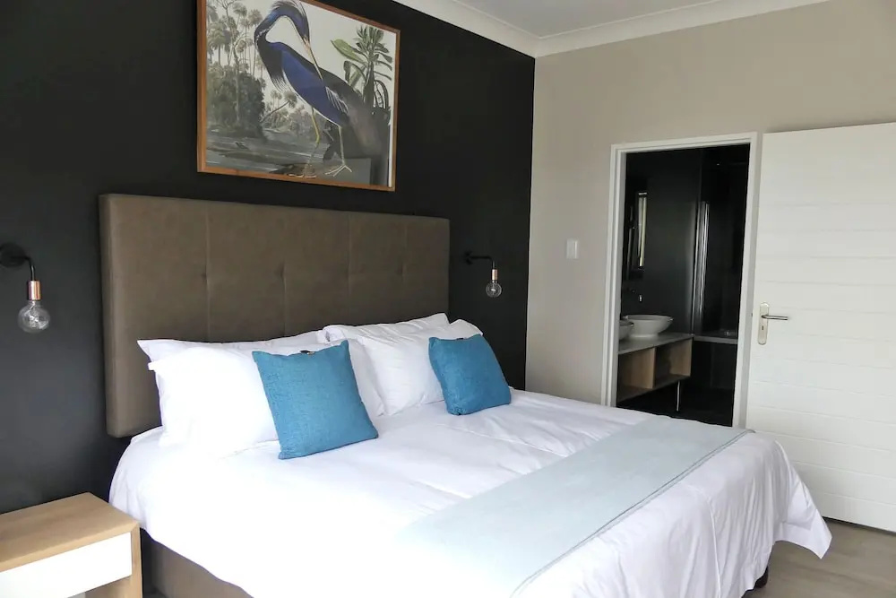 3 Bedrooms Luxury Apartment with balcony