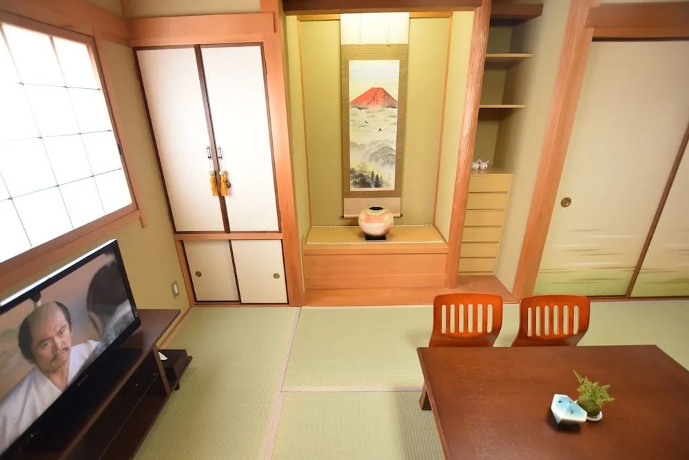 Aikamu Inn House