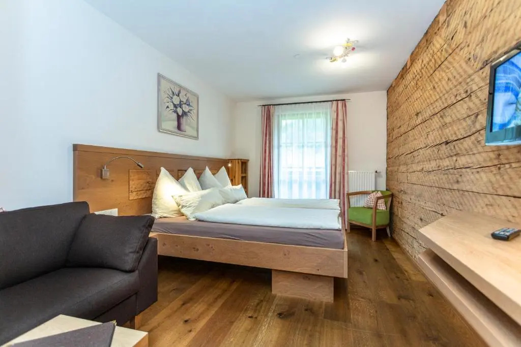 Standard Double room with balcony (full double bed)