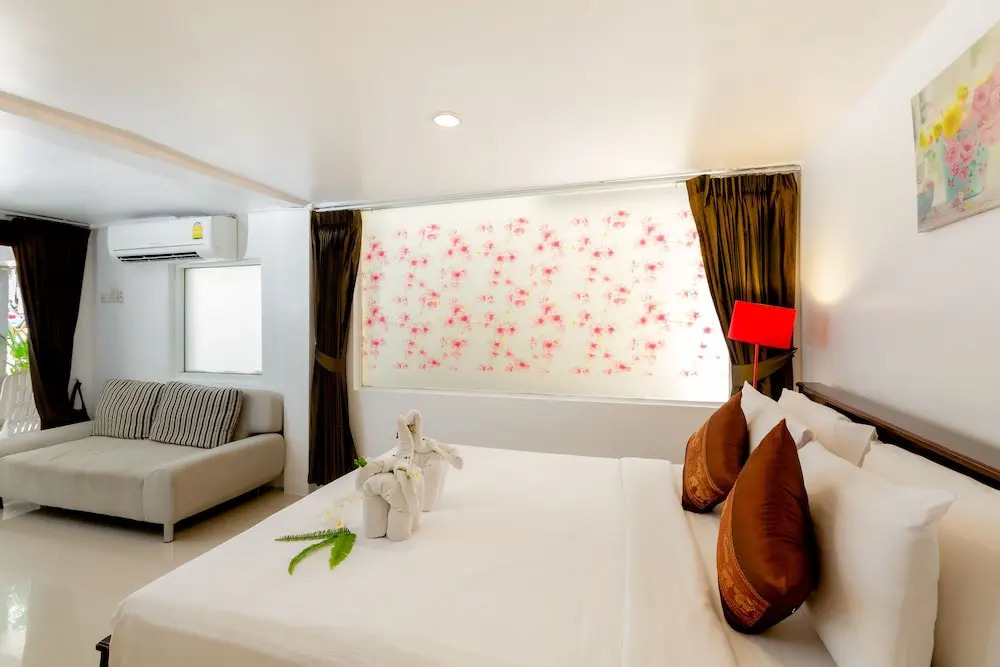 Двухместный номер Superior с красивым видом из окна двуспальная кровать в Club Bamboo Boutique Patong Beach Resort