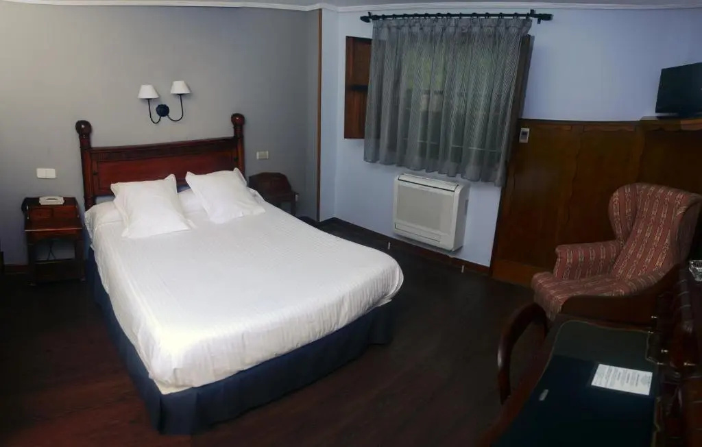 Double room (full double bed)