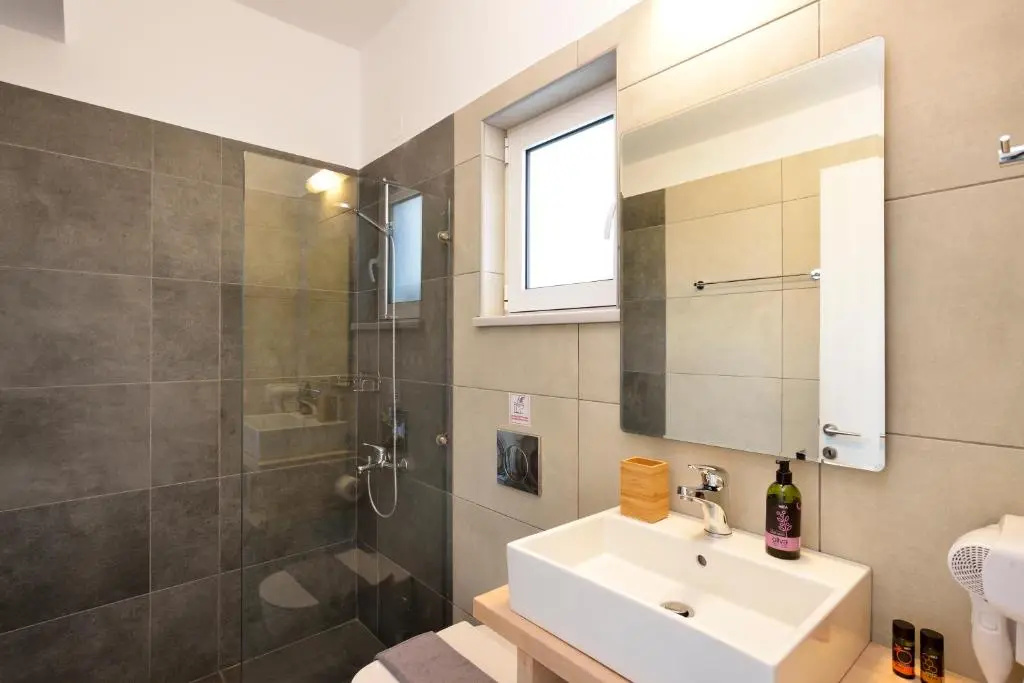 Deluxe Double room with sea view (full double bed)
