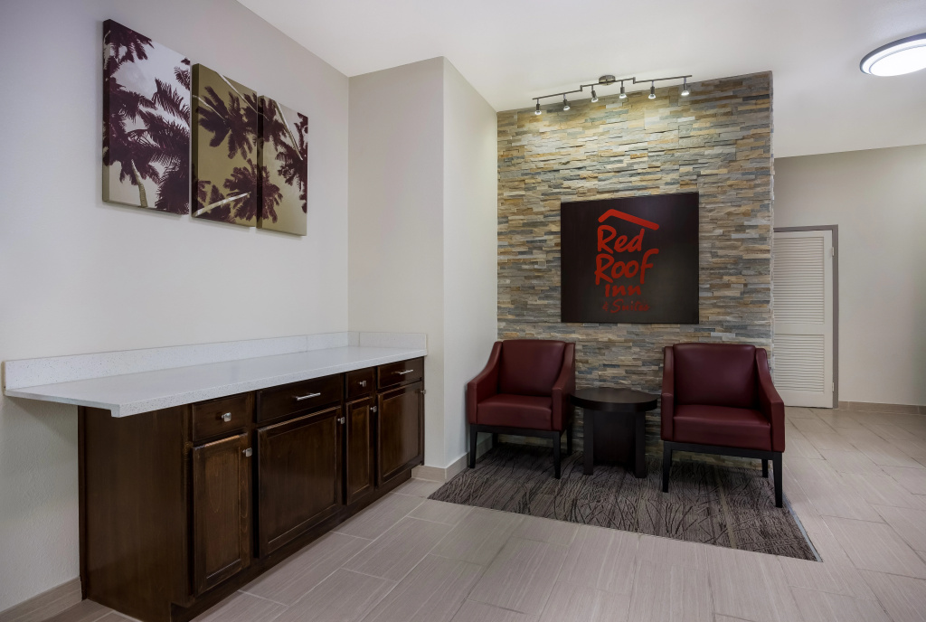 Red Roof Inn & Suites Thomasville — 2