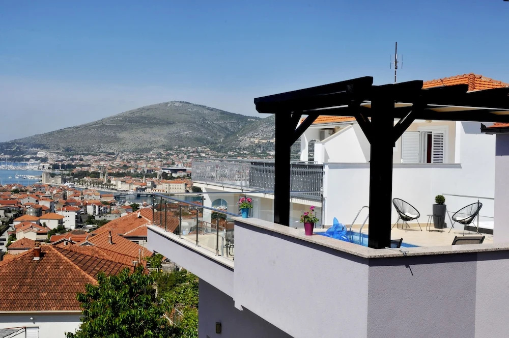 Luxury Villa Rooftop Pool !avbl in Season
