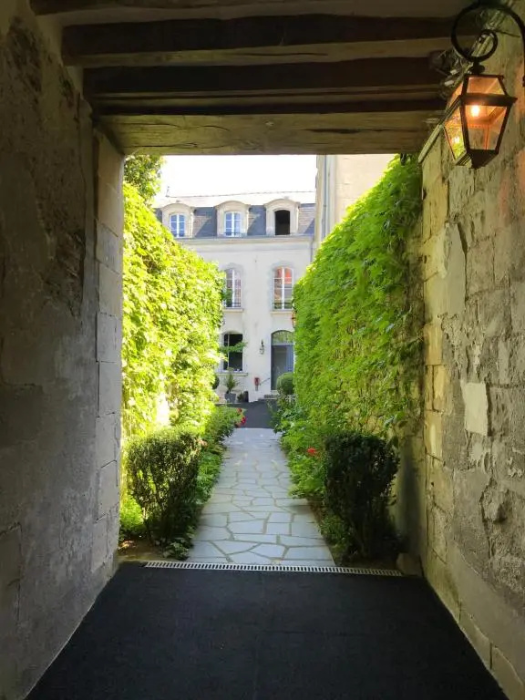 A côté de la place du pilori