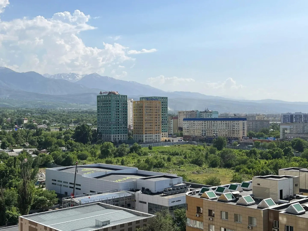 Apartments on Ermek Serkebayev Avenue 146/2