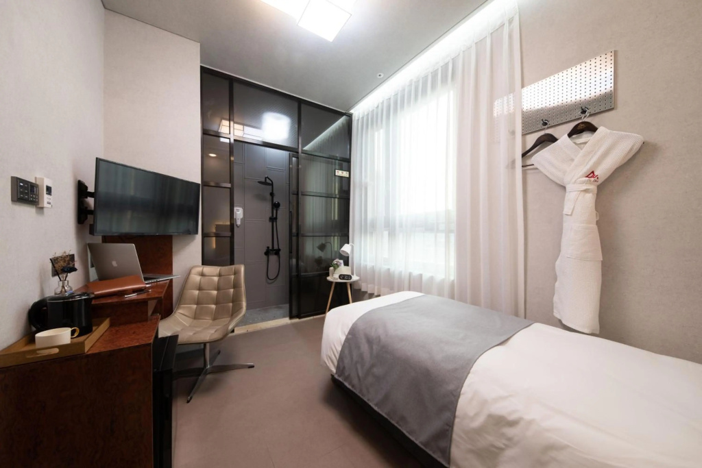 Hotel Dm — 3