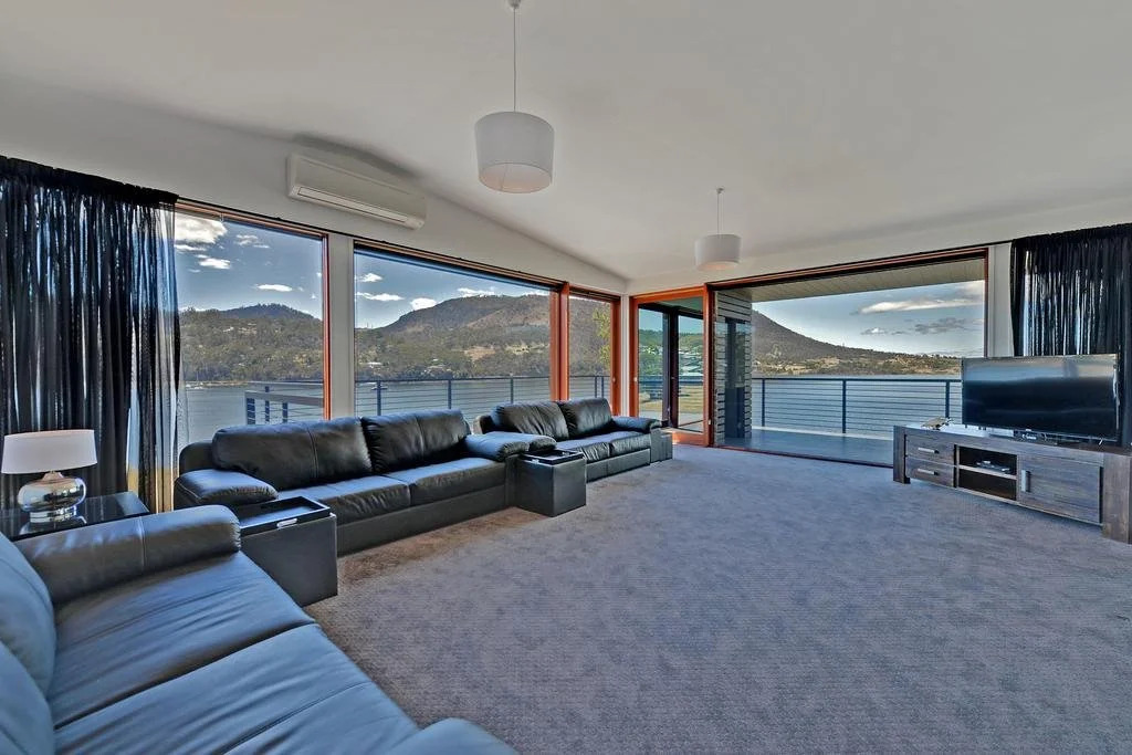 Amazing Unique Five-Star Waterfront Retreat