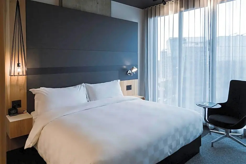 Standard Double room with lake view (full double bed)