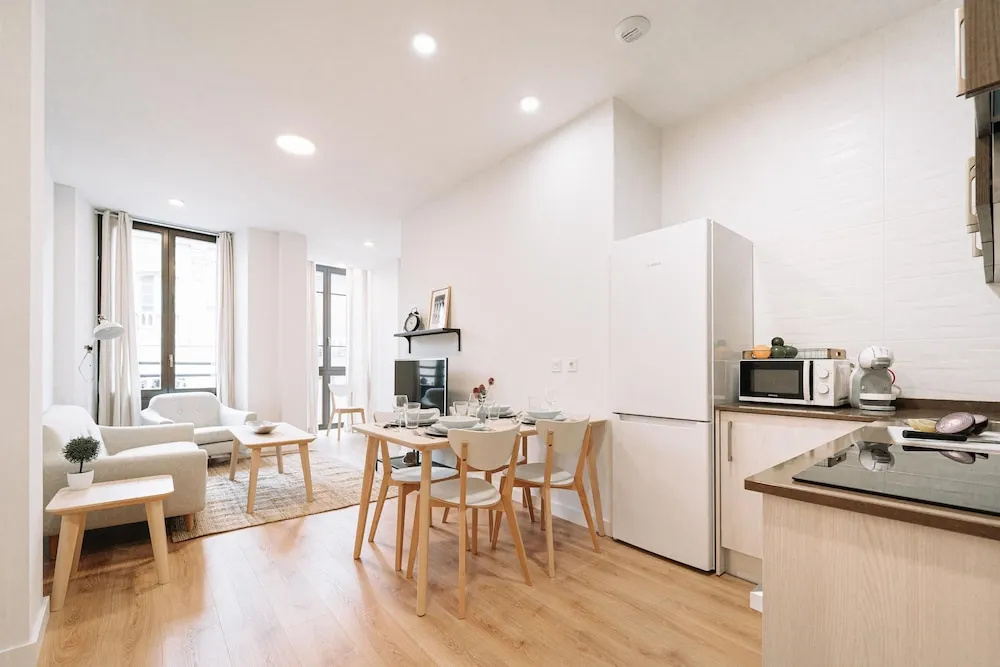 3 Bedrooms Apartment