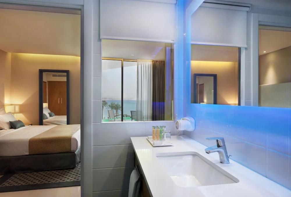 Deluxe Double room with balcony (full double bed)
