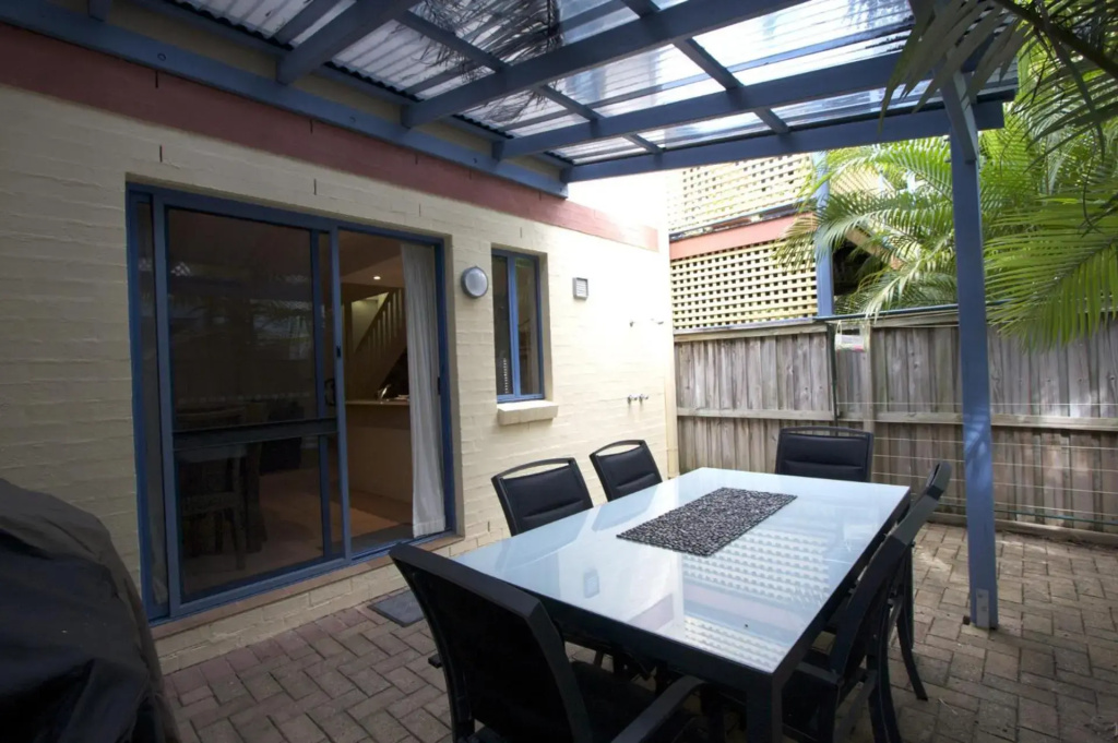 Byron Bay Accom Unit 3 41 Childe Street - Belongil Beach Apartment