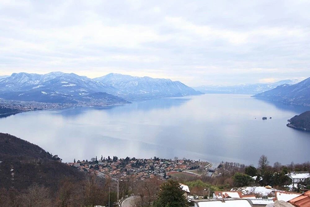 Stylish Lake Maggiore Apartment With Lake Views, Wifi