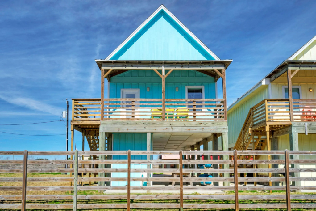 Shared Pool w/ Bay Views, Boat Dock Fishing Big Slough by Avantstay