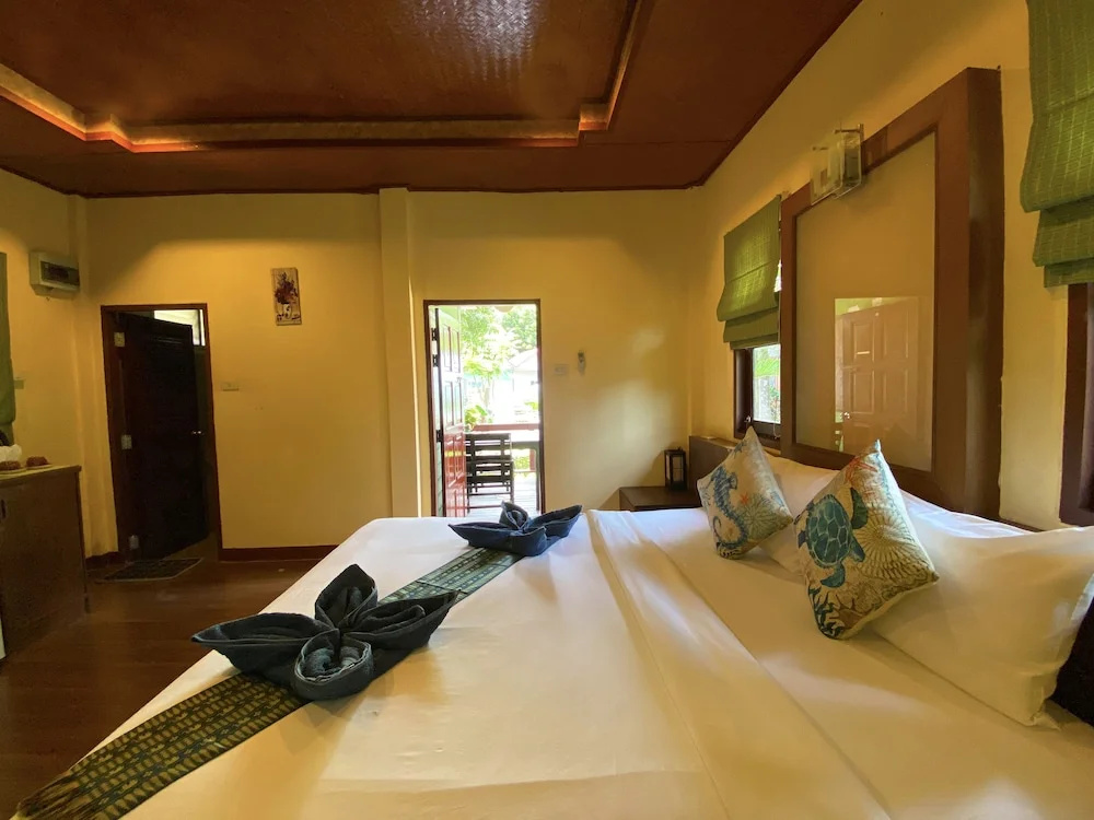 1 Bedroom Deluxe Double room with balcony and with garden view (full double bed)