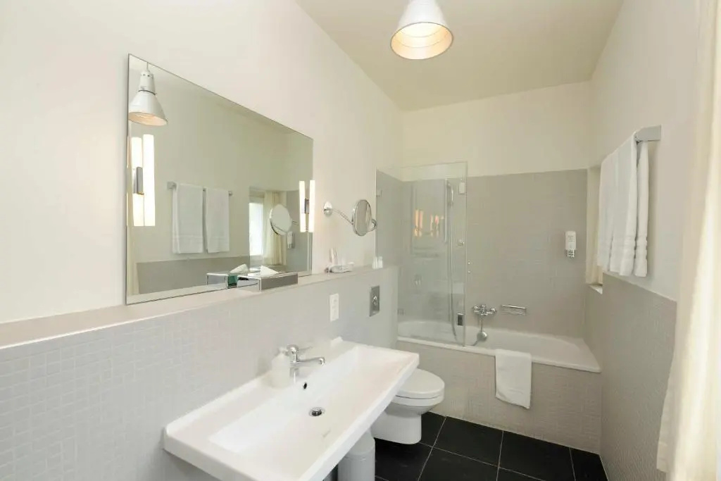 Alma Hotel - Boutique hideaway by the lake with rooftop and ladies-only wellness - Chambres