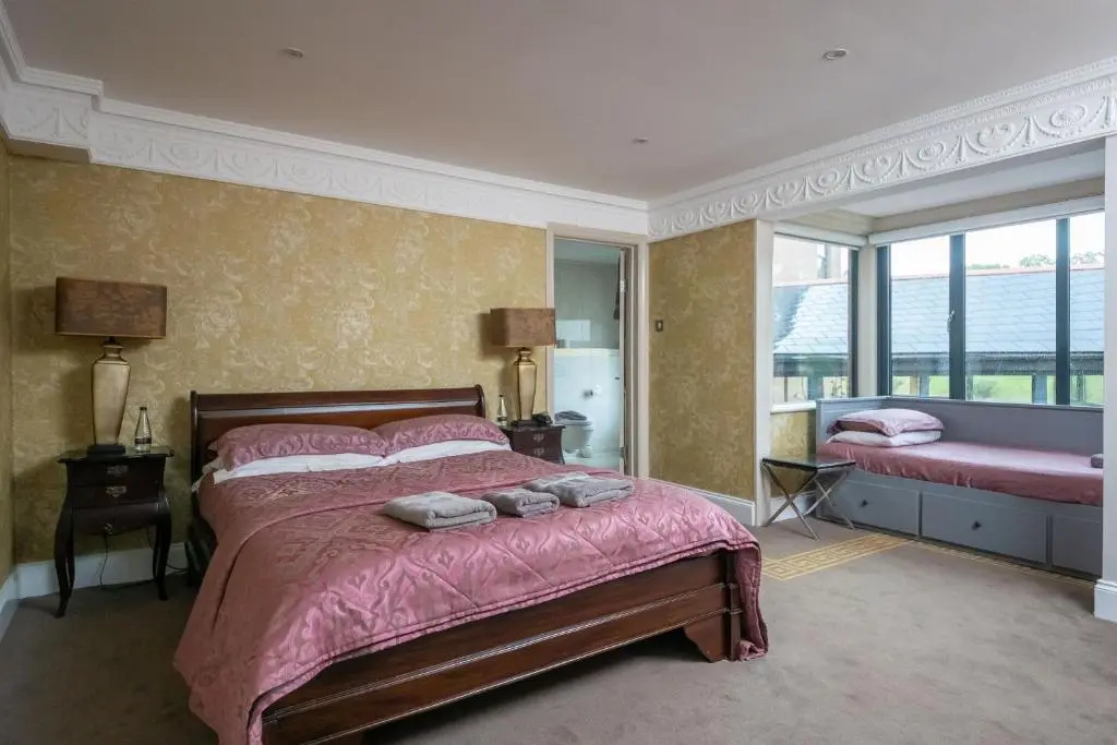 Guildford Manor Hotel & Spa - Tap to explore photos
