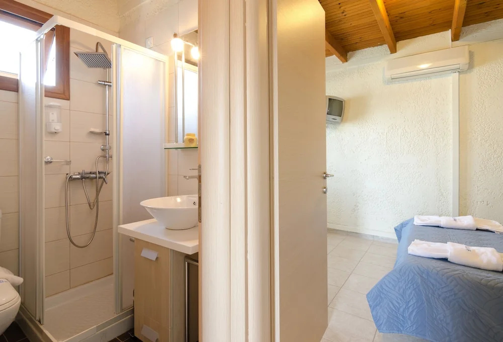 1 Bedroom Standard Triple Family room with view