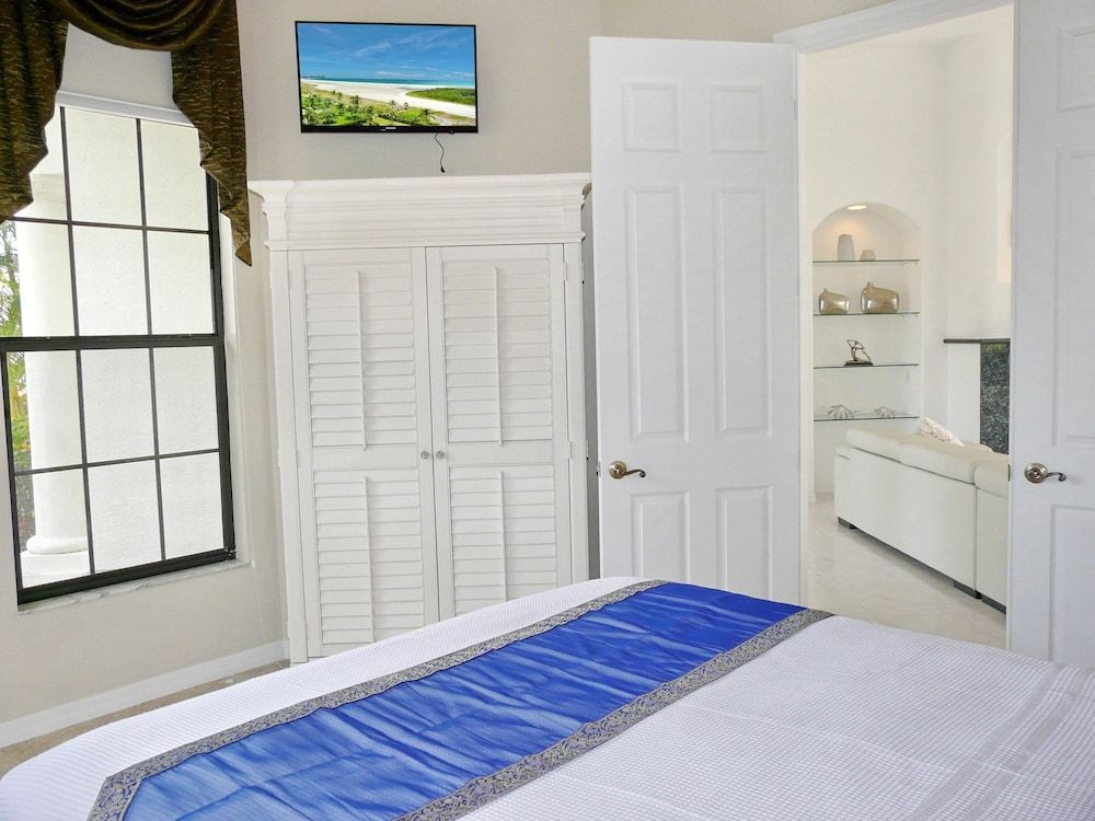 Waterfront Home on key lot With Pool, spa and Views — 5