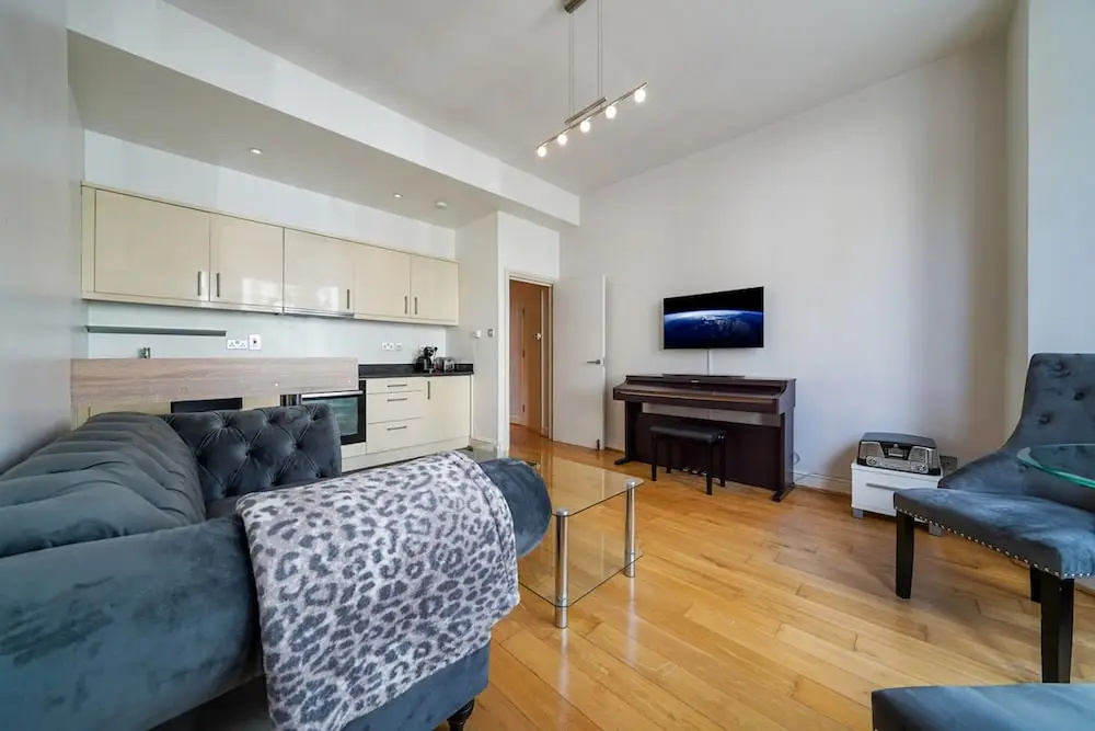 Bright Queen s Park 1 bed apt
